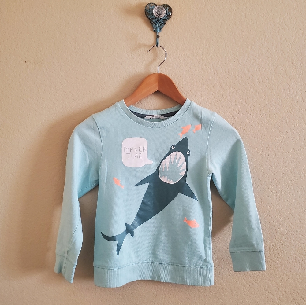 H&M shark sweatshirt sz 6-8